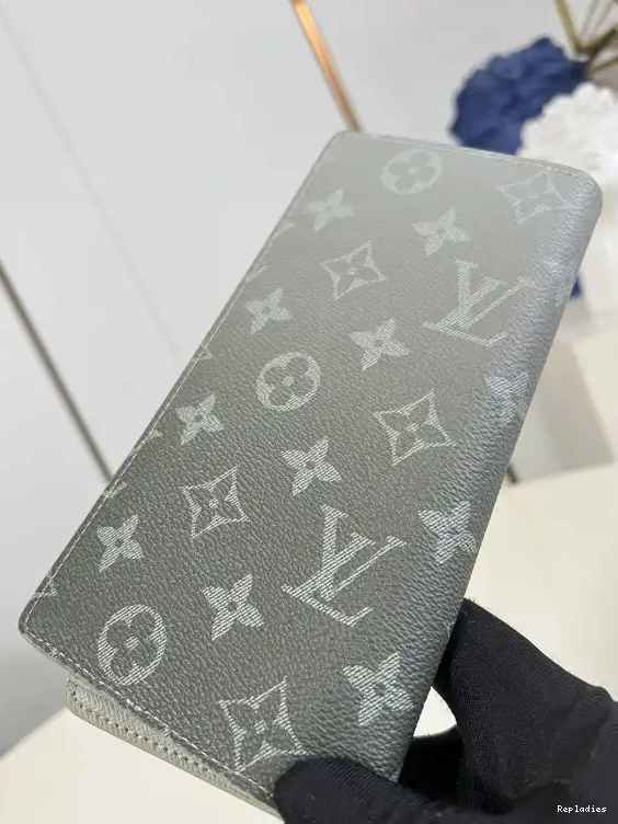 Cheap VUITTON BRAZZA LOUIS WALLET-10*19*2cm 0521